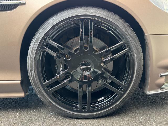 ＤＢ９ クーペ　ＭＡＮＳＯＲＹエアロ　ＭＡＮＳＯＲＹ２０ＡＷ　ＭＡＮＳＯＲＹマフラーカッター　マットブラウンラッピング　社外ナビ　レーダー　オレンジレザー　可変マフラーバルブＳＷ　純正新品ホイールナット　スペアキー（38枚目）