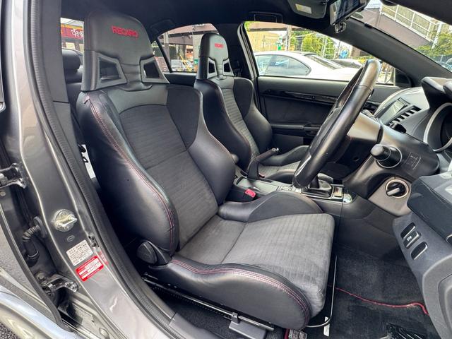 ランサー エボリューション ファイナルエディション 1000台限定車 ワンオーナー オプションツートンカラー 専用BBS18インチAW 専用レカロシート シートヒーター DIATONE SOUND NAVI 地デジ 社外デジタルインナーミラー 記録簿(27枚目)
