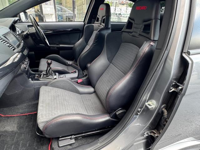 ランサー エボリューション ファイナルエディション 1000台限定車 ワンオーナー オプションツートンカラー 専用BBS18インチAW 専用レカロシート シートヒーター DIATONE SOUND NAVI 地デジ 社外デジタルインナーミラー 記録簿(29枚目)
