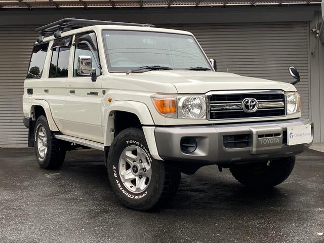 ランドクルーザー70 バン 5MT トヨタ純正ウインチ 30周年再販モデル ナビ フルセグTV ETC バックモニター Bluetooth接続 背面タイヤ ブラックレザーシートカバー デフロック ヒーターコントロール(5枚目)