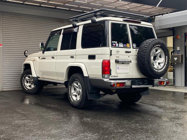 ランドクルーザー70 バン 5MT トヨタ純正ウインチ 30周年再販モデル ナビ フルセグTV ETC バックモニター Bluetooth接続 背面タイヤ ブラックレザーシートカバー デフロック ヒーターコントロール(8枚目)