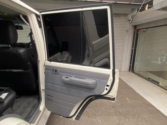 ランドクルーザー70 バン 5MT トヨタ純正ウインチ 30周年再販モデル ナビ フルセグTV ETC バックモニター Bluetooth接続 背面タイヤ ブラックレザーシートカバー デフロック ヒーターコントロール(22枚目)