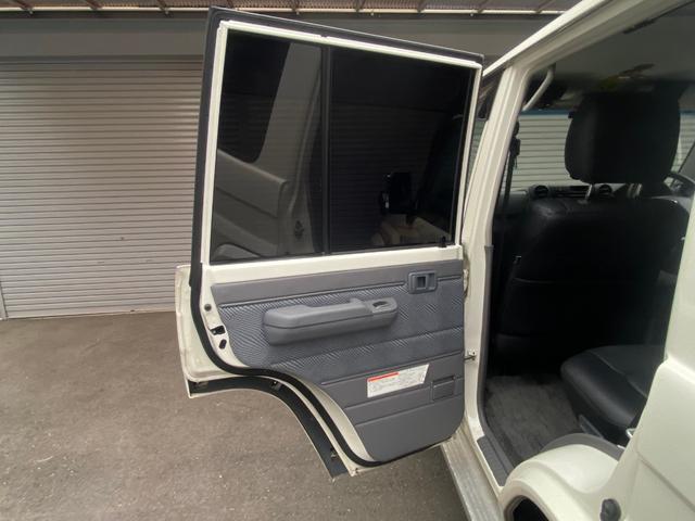 ランドクルーザー70 バン 5MT トヨタ純正ウインチ 30周年再販モデル ナビ フルセグTV ETC バックモニター Bluetooth接続 背面タイヤ ブラックレザーシートカバー デフロック ヒーターコントロール(24枚目)