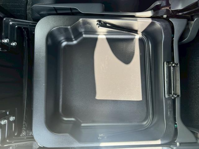 ワゴンＲスティングレー Ｔ　ナビ　ＴＶ　ＨＩＤ　スマートキー　電動格納ミラー　ベンチシート　ＣＶＴ　盗難防止システム　ＡＢＳ　ＣＤ　ＵＳＢ　アルミホイール　衝突安全ボディ　エアコン　パワーステアリング　パワーウィンドウ（8枚目）