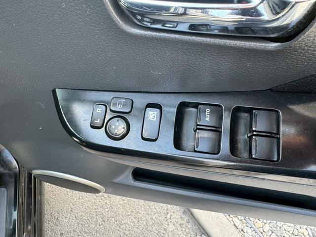 ワゴンＲスティングレー Ｔ　ナビ　ＴＶ　ＨＩＤ　スマートキー　電動格納ミラー　ベンチシート　ＣＶＴ　盗難防止システム　ＡＢＳ　ＣＤ　ＵＳＢ　アルミホイール　衝突安全ボディ　エアコン　パワーステアリング　パワーウィンドウ（9枚目）