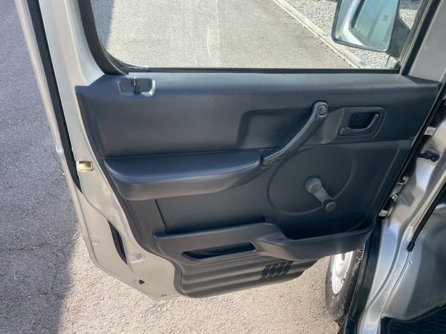 キャリイトラック  KCエアコン・パワステ ワンオーナー 軽トラック 三方開 MT エアコン パワーステアリング(16枚目)