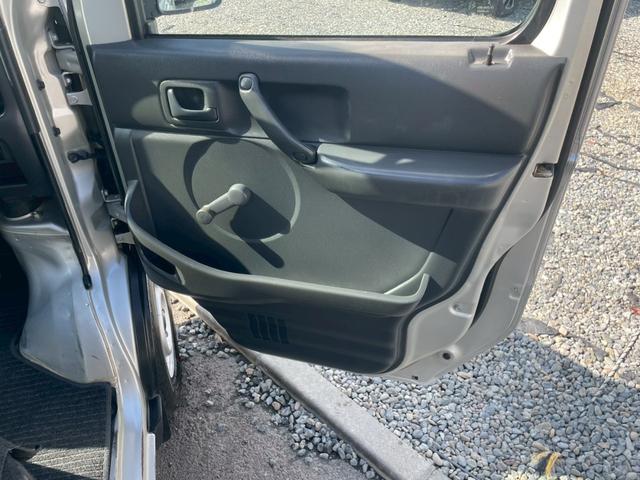 キャリイトラック  KCエアコン・パワステ ワンオーナー 軽トラック 三方開 MT エアコン パワーステアリング(17枚目)