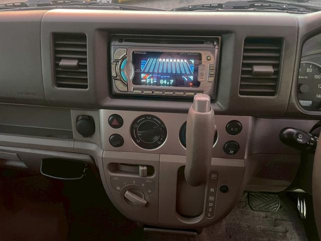 エブリイワゴン ＪＰターボ　４ＷＤ　両側スライドドア　キーレスエントリー　電動格納ミラー　シートヒーター　ＡＴ　盗難防止システム　ＡＢＳ　ＣＤ　アルミホイール　衝突安全ボディ　エアコン　パワーステアリング　パワーウィンドウ（4枚目）