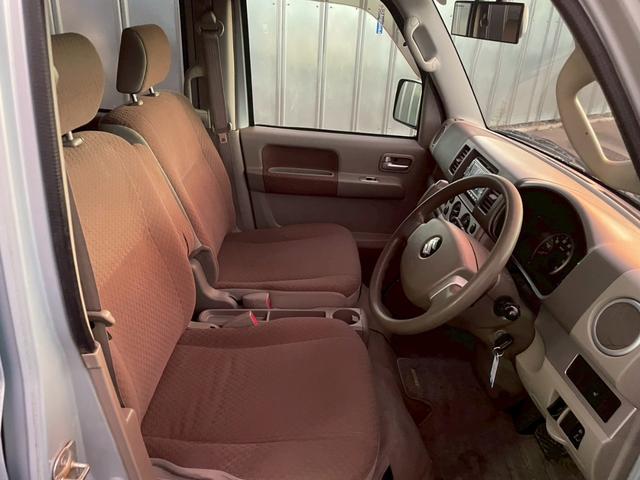 エブリイワゴン ＪＰターボ　４ＷＤ　両側スライドドア　キーレスエントリー　電動格納ミラー　シートヒーター　ＡＴ　盗難防止システム　ＡＢＳ　ＣＤ　アルミホイール　衝突安全ボディ　エアコン　パワーステアリング　パワーウィンドウ（6枚目）