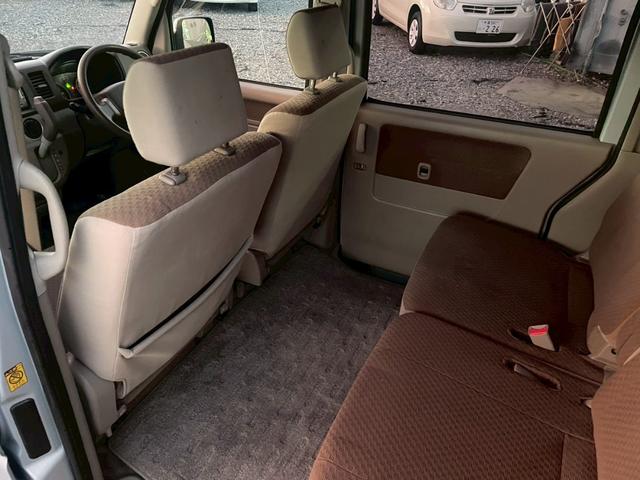 エブリイワゴン ＪＰターボ　４ＷＤ　両側スライドドア　キーレスエントリー　電動格納ミラー　シートヒーター　ＡＴ　盗難防止システム　ＡＢＳ　ＣＤ　アルミホイール　衝突安全ボディ　エアコン　パワーステアリング　パワーウィンドウ（8枚目）