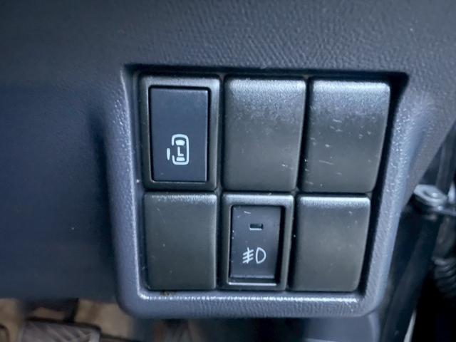 ルークス ハイウェイスター　ＥＴＣ　両側スライド・片側電動　ナビ　ＨＩＤ　スマートキー　電動格納ミラー　ベンチシート　ＣＶＴ　盗難防止システム　ＡＢＳ　アルミホイール　衝突安全ボディ　エアコン　パワーステアリング（5枚目）