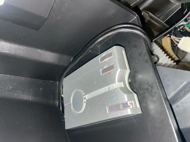 ルークス ハイウェイスター　ＥＴＣ　両側スライド・片側電動　ナビ　ＨＩＤ　スマートキー　電動格納ミラー　ベンチシート　ＣＶＴ　盗難防止システム　ＡＢＳ　アルミホイール　衝突安全ボディ　エアコン　パワーステアリング（6枚目）