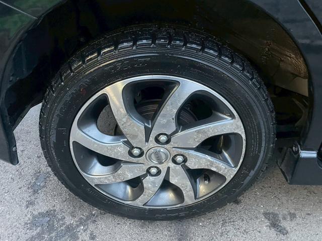 ルークス ハイウェイスター　ＥＴＣ　両側スライド・片側電動　ナビ　ＨＩＤ　スマートキー　電動格納ミラー　ベンチシート　ＣＶＴ　盗難防止システム　ＡＢＳ　アルミホイール　衝突安全ボディ　エアコン　パワーステアリング（29枚目）