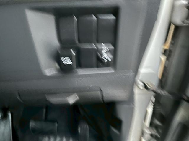 ワゴンＲ ＦＸ－Ｓリミテッド　キーレスエントリー　電動格納ミラー　ベンチシート　ＡＴ　盗難防止システム　ＣＤ　ＭＤ　アルミホイール　衝突安全ボディ　エアコン　パワーステアリング（4枚目）