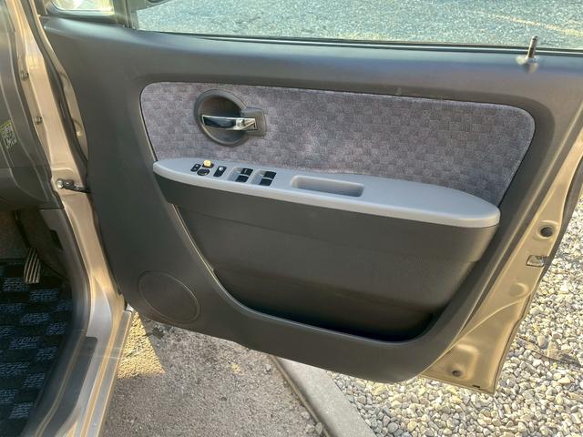 ワゴンＲ ＦＸ　タイミングチェーン　純正ＣＤデッキ　電動格納ミラー　レベライザー　バイザー　ベンチシート　記録簿　社外１５インチアルミホイール　衝突安全ボディ　エアコン　パワーステアリング　パワーウィンドウ（12枚目）