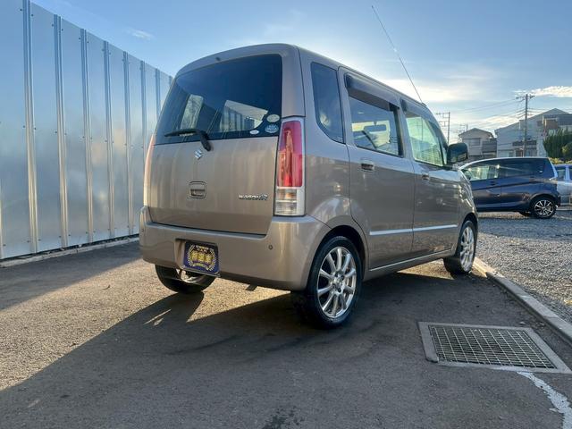 ワゴンＲ ＦＸ　タイミングチェーン　純正ＣＤデッキ　電動格納ミラー　レベライザー　バイザー　ベンチシート　記録簿　社外１５インチアルミホイール　衝突安全ボディ　エアコン　パワーステアリング　パワーウィンドウ（17枚目）