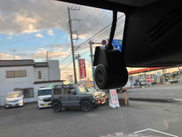 ドライブレコーダーもついています！もし事故を起こしてしまったら。そんな時に心強い味方になるのが、運転の記録を映像と音で記録するドライブレコーダーです。