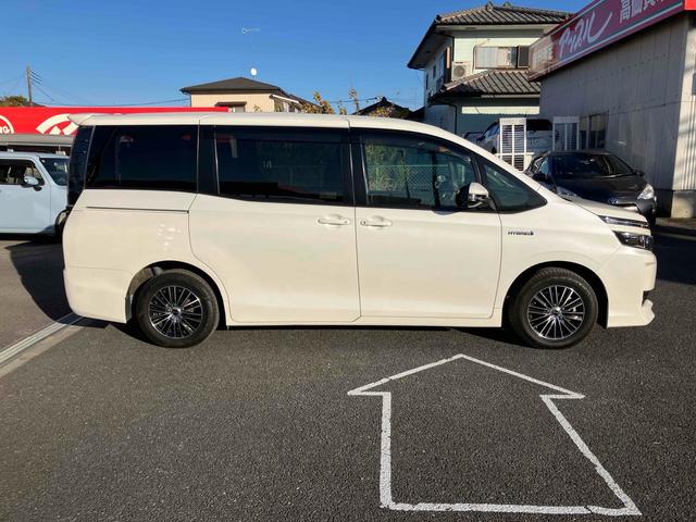 ヴォクシー ハイブリッドV ドライブレコーダー ETC バックカメラ ナビ TV クリアランスソナー オートクルーズコントロール レーンアシスト 衝突被害軽減システム 両側電動スライドドア オートマチックハイビーム(3枚目)