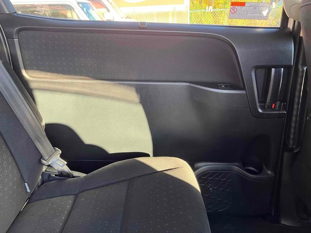 ヴォクシー ハイブリッドV ドライブレコーダー ETC バックカメラ ナビ TV クリアランスソナー オートクルーズコントロール レーンアシスト 衝突被害軽減システム 両側電動スライドドア オートマチックハイビーム(30枚目)