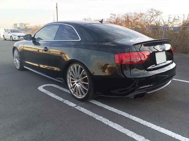 Ａ５ ２．０ＴＦＳＩクワトロ　４ＷＤ　黒レザーシート　パワーシート　バックカメラ　ナビ　バックカメラ　１８インチＡＷ　ＨＩＤ　ＥＴＣ　Ｂｌｕｅｔｏｏｔｈ（4枚目）