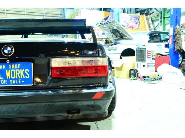 3シリーズ 320iカブリオーレ 6気筒2.5エンジン載せ替え公認 6連スロットル 5MT ワイドボディ Work-CR01R特別オーダーカラー 左ハンドル(22枚目)