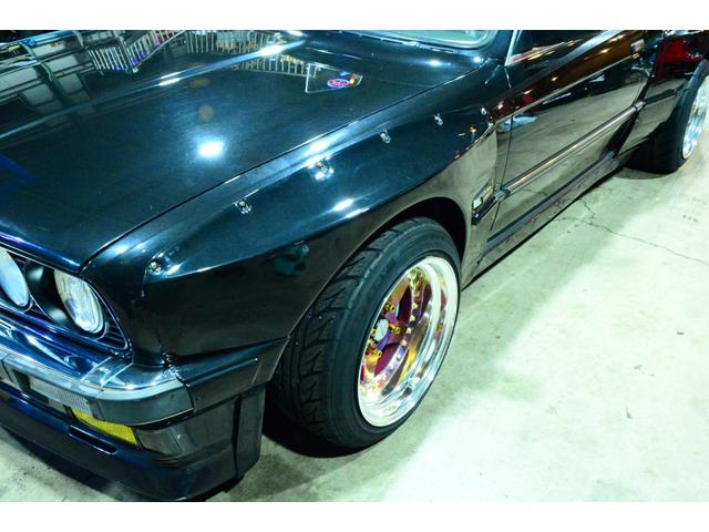 3シリーズ 320iカブリオーレ 6気筒2.5エンジン載せ替え公認 6連スロットル 5MT ワイドボディ Work-CR01R特別オーダーカラー 左ハンドル(35枚目)