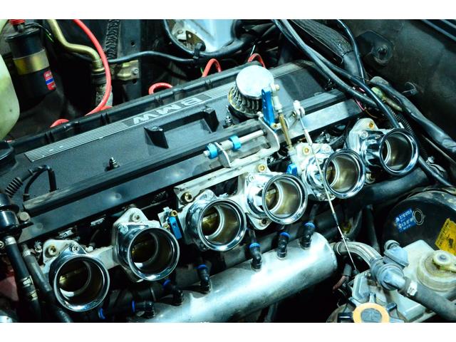 3シリーズ 320iカブリオーレ 6気筒2.5エンジン載せ替え公認 6連スロットル 5MT ワイドボディ Work-CR01R特別オーダーカラー 左ハンドル(44枚目)