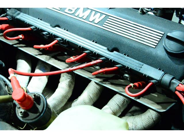 3シリーズ 320iカブリオーレ 6気筒2.5エンジン載せ替え公認 6連スロットル 5MT ワイドボディ Work-CR01R特別オーダーカラー 左ハンドル(46枚目)