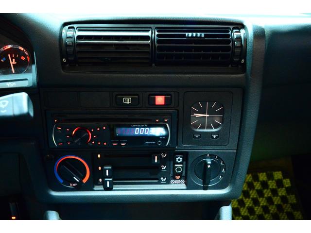 3シリーズ 320iカブリオーレ 6気筒2.5エンジン載せ替え公認 6連スロットル 5MT ワイドボディ Work-CR01R特別オーダーカラー 左ハンドル(54枚目)