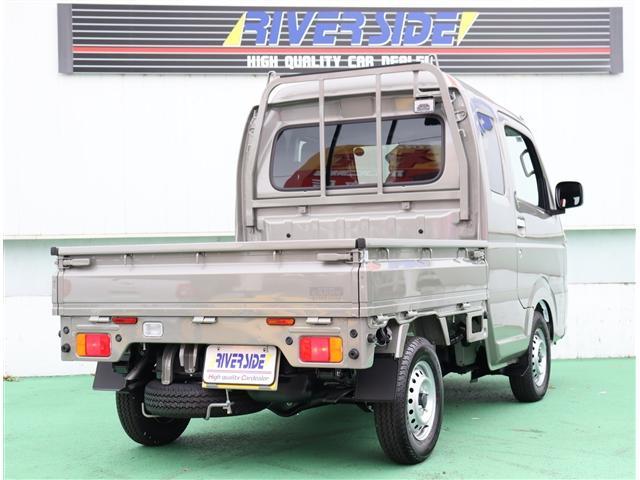 スーパーキャリイ Ｘ　記録簿　登録／届出済未使用車　アイドリングストップ　衝突被害軽減システム　ＬＥＤオートライトフォグ　キーレス　電動格納ドアミラー　オーバーヘッドコンソール　荷台ライト　ライトレベライザー（6枚目）