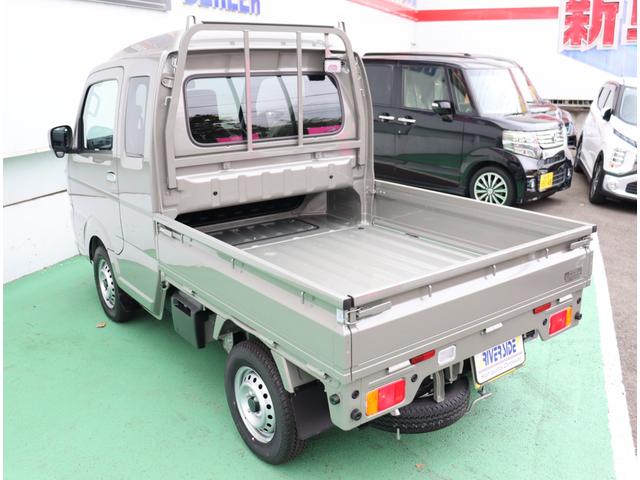 スーパーキャリイ Ｘ　記録簿　登録／届出済未使用車　アイドリングストップ　衝突被害軽減システム　ＬＥＤオートライトフォグ　キーレス　電動格納ドアミラー　オーバーヘッドコンソール　荷台ライト　ライトレベライザー（30枚目）