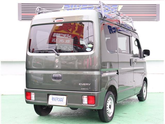 エブリイ ＰＣリミテッド　ルーフキャリア　メモリーナビ＆ＴＶ　ＥＴＣ　キーレス　電動格納ドアミラー　前席パワーウィンドウ　オーバーヘッドコンソール　サイドバイザー　ゴムマット　盗難防止　ライトレベライザー　両側スライドドア（6枚目）