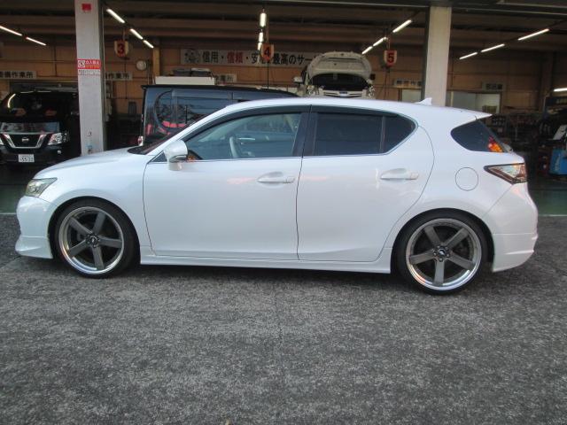 ＣＴ ＣＴ２００ｈ　バージョンＬ　モデリスタエアロ　黒革シート　シートヒータ　純正ナビＴＶバックカメラ　ＥＴＣ　１９インチアルミ　スマートキープッシュスタート　ＨＩＤオートライト　ローダウン　オートエアコン　盗難防止　横滑り防止（5枚目）