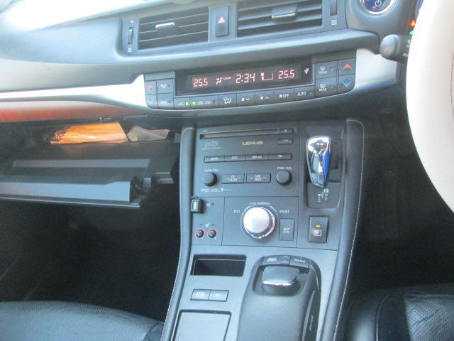 ＣＴ ＣＴ２００ｈ　バージョンＬ　モデリスタエアロ　黒革シート　シートヒータ　純正ナビＴＶバックカメラ　ＥＴＣ　１９インチアルミ　スマートキープッシュスタート　ＨＩＤオートライト　ローダウン　オートエアコン　盗難防止　横滑り防止（8枚目）