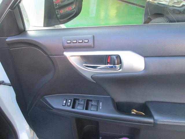 ＣＴ ＣＴ２００ｈ　バージョンＬ　モデリスタエアロ　黒革シート　シートヒータ　純正ナビＴＶバックカメラ　ＥＴＣ　１９インチアルミ　スマートキープッシュスタート　ＨＩＤオートライト　ローダウン　オートエアコン　盗難防止　横滑り防止（10枚目）