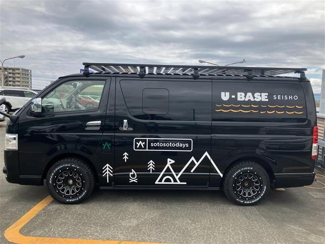 Ｕ－ＢＡＳＥ　ＯＮＥ　登録済未使用車　１００ＫＭ以下　Ｕ－ＢＡＳＥ　ＯＮＥ　トイファクトリー　キャンパー　ベッド　ＲＥＶＯシート　クーラーボックス　ＦＦヒーター　トリプル断熱　シンク　排水・給水タンク　アルパインナビ(2枚目)