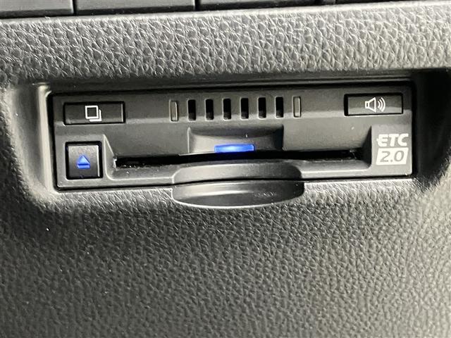 ハリアーハイブリッド G リヤカメラ 衝突軽減装置 LEDライト 電動シート フルセグTV アルミホイール 盗難防止装置 オートエアコン スマートキー キーレス 横滑り防止 ドラレコ ETC ナビTV エアバッグ 4WD(8枚目)