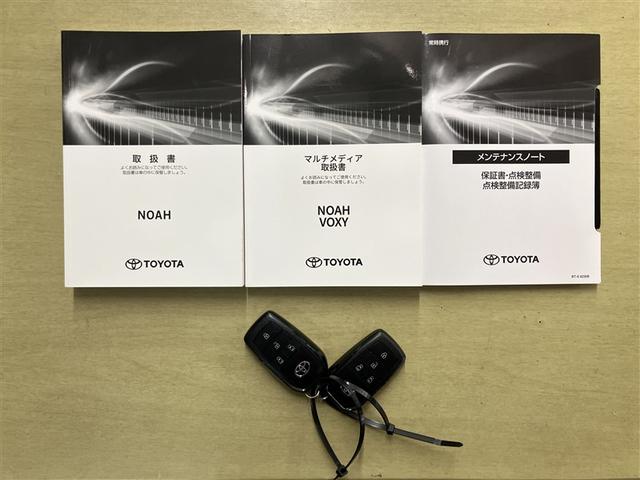 ノア ハイブリッドＳ－Ｚ　横滑り防止機能　エアバッグ　オートクルーズコントロール　地デジ　両側自動ドア　スマートエントリー　ＬＥＤランプ　バックモニター　ＴＶ　３列シート　ＥＴＣ付き　ＡＢＳ　ＡＣ１００Ｖ　アルミホイール（30枚目）