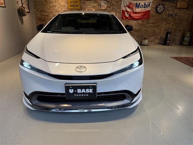 プリウス Ｚ　リアカメラ　プリクラッシュ　試乗車　ＰＷシート　エアロ　ＡＣ１００Ｖ電源　ＬＥＤランプ　オートクルーズ　アルミホイール　ドライブレコーダ　ＡＣ　運転席エアバッグ　横滑り防止装置　ＥＴＣ付　ＴＶ　ＡＢＳ（2枚目）
