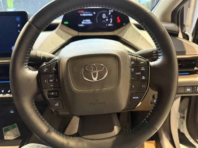 プリウス Ｚ　リアカメラ　プリクラッシュ　試乗車　ＰＷシート　エアロ　ＡＣ１００Ｖ電源　ＬＥＤランプ　オートクルーズ　アルミホイール　ドライブレコーダ　ＡＣ　運転席エアバッグ　横滑り防止装置　ＥＴＣ付　ＴＶ　ＡＢＳ（10枚目）