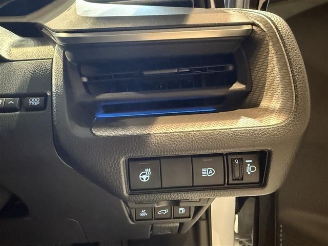 プリウス Ｚ　リアカメラ　プリクラッシュ　試乗車　ＰＷシート　エアロ　ＡＣ１００Ｖ電源　ＬＥＤランプ　オートクルーズ　アルミホイール　ドライブレコーダ　ＡＣ　運転席エアバッグ　横滑り防止装置　ＥＴＣ付　ＴＶ　ＡＢＳ（13枚目）