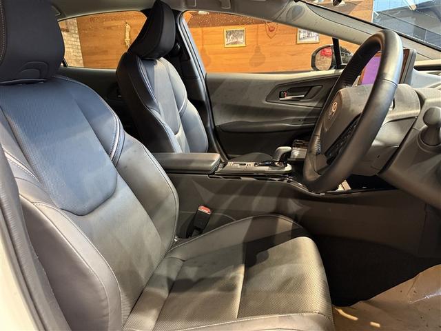 プリウス Ｚ　リアカメラ　プリクラッシュ　試乗車　ＰＷシート　エアロ　ＡＣ１００Ｖ電源　ＬＥＤランプ　オートクルーズ　アルミホイール　ドライブレコーダ　ＡＣ　運転席エアバッグ　横滑り防止装置　ＥＴＣ付　ＴＶ　ＡＢＳ（17枚目）