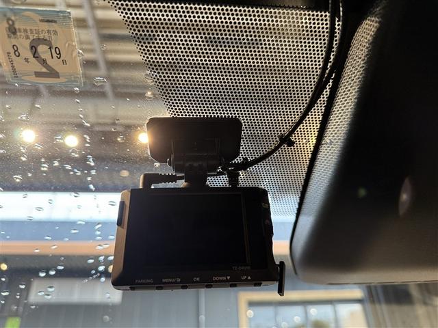 プリウス Ｚ　リアカメラ　プリクラッシュ　試乗車　ＰＷシート　エアロ　ＡＣ１００Ｖ電源　ＬＥＤランプ　オートクルーズ　アルミホイール　ドライブレコーダ　ＡＣ　運転席エアバッグ　横滑り防止装置　ＥＴＣ付　ＴＶ　ＡＢＳ（22枚目）