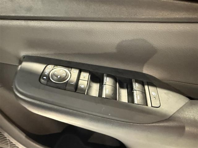 プリウス Ｚ　リアカメラ　プリクラッシュ　試乗車　ＰＷシート　エアロ　ＡＣ１００Ｖ電源　ＬＥＤランプ　オートクルーズ　アルミホイール　ドライブレコーダ　ＡＣ　運転席エアバッグ　横滑り防止装置　ＥＴＣ付　ＴＶ　ＡＢＳ（30枚目）