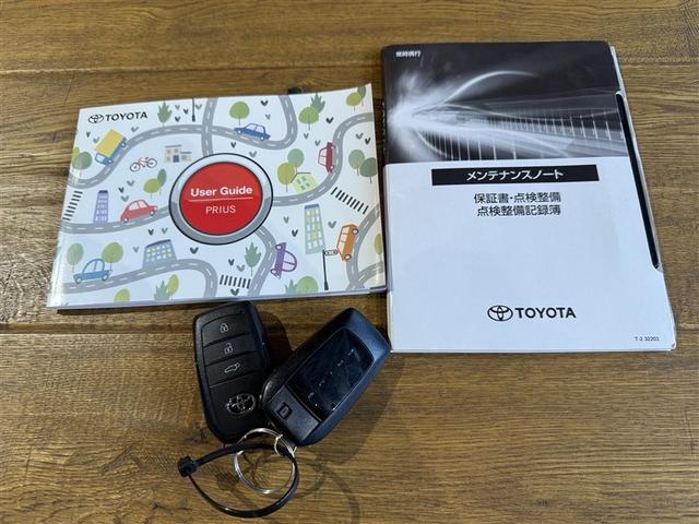 プリウス Ｚ　リアカメラ　プリクラッシュ　試乗車　ＰＷシート　エアロ　ＡＣ１００Ｖ電源　ＬＥＤランプ　オートクルーズ　アルミホイール　ドライブレコーダ　ＡＣ　運転席エアバッグ　横滑り防止装置　ＥＴＣ付　ＴＶ　ＡＢＳ（31枚目）