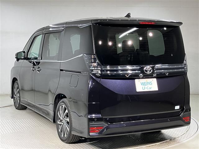 ヴォクシー Ｓ－Ｚ　ＤＶＤ再生機能　スマートキープッシュスタート　両側電動パワースライドドア　パワーウインドウ　ＥＴＣ車載器　ＬＥＤライト　アルミホイール　盗難防止装置　横滑り防止機能　キーフリー　ナビＴＶ　メモリナビ（4枚目）