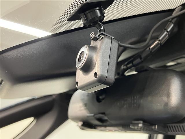 ヴォクシー Ｓ－Ｚ　ＤＶＤ再生機能　スマートキープッシュスタート　両側電動パワースライドドア　パワーウインドウ　ＥＴＣ車載器　ＬＥＤライト　アルミホイール　盗難防止装置　横滑り防止機能　キーフリー　ナビＴＶ　メモリナビ（10枚目）