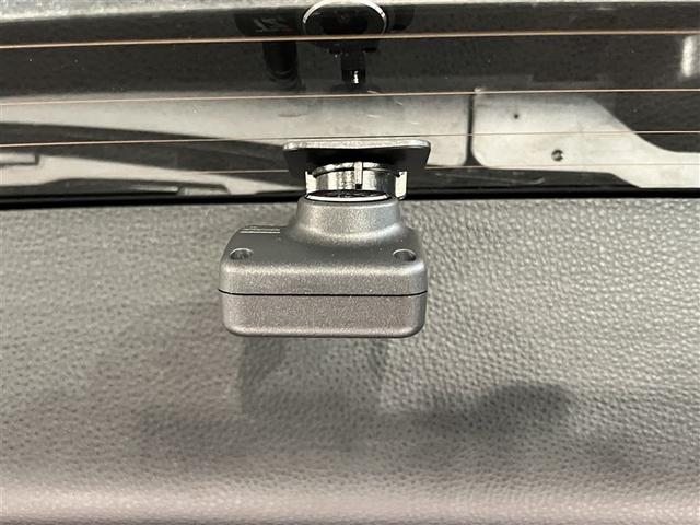 ヴォクシー Ｓ－Ｚ　ＤＶＤ再生機能　スマートキープッシュスタート　両側電動パワースライドドア　パワーウインドウ　ＥＴＣ車載器　ＬＥＤライト　アルミホイール　盗難防止装置　横滑り防止機能　キーフリー　ナビＴＶ　メモリナビ（11枚目）