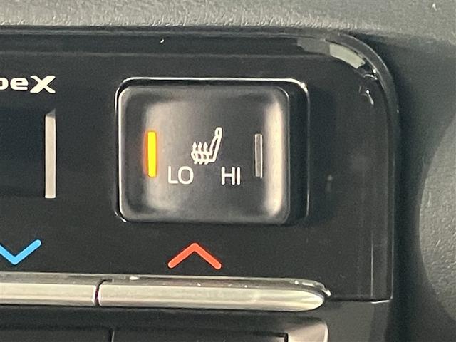 ヴォクシー Ｓ－Ｚ　ＤＶＤ再生機能　スマートキープッシュスタート　両側電動パワースライドドア　パワーウインドウ　ＥＴＣ車載器　ＬＥＤライト　アルミホイール　盗難防止装置　横滑り防止機能　キーフリー　ナビＴＶ　メモリナビ（19枚目）