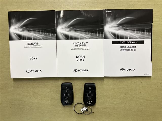 ヴォクシー Ｓ－Ｚ　ＤＶＤ再生機能　スマートキープッシュスタート　両側電動パワースライドドア　パワーウインドウ　ＥＴＣ車載器　ＬＥＤライト　アルミホイール　盗難防止装置　横滑り防止機能　キーフリー　ナビＴＶ　メモリナビ（24枚目）